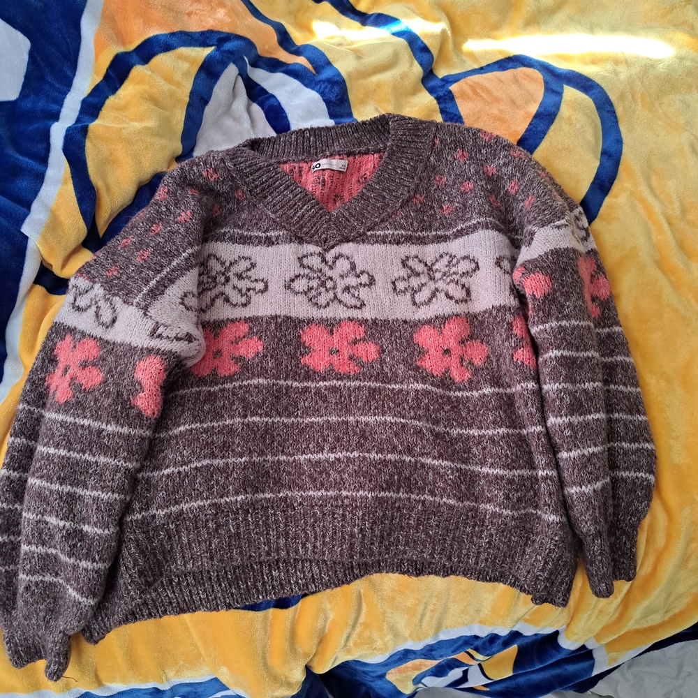 Cozy Floral Patterned Sweater - Brown and Pink